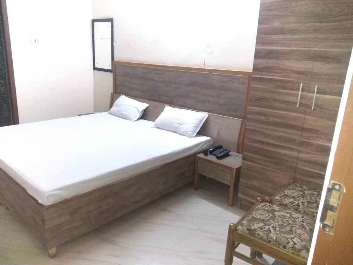 Hotel Palace Hoshiarpur Extérieur photo